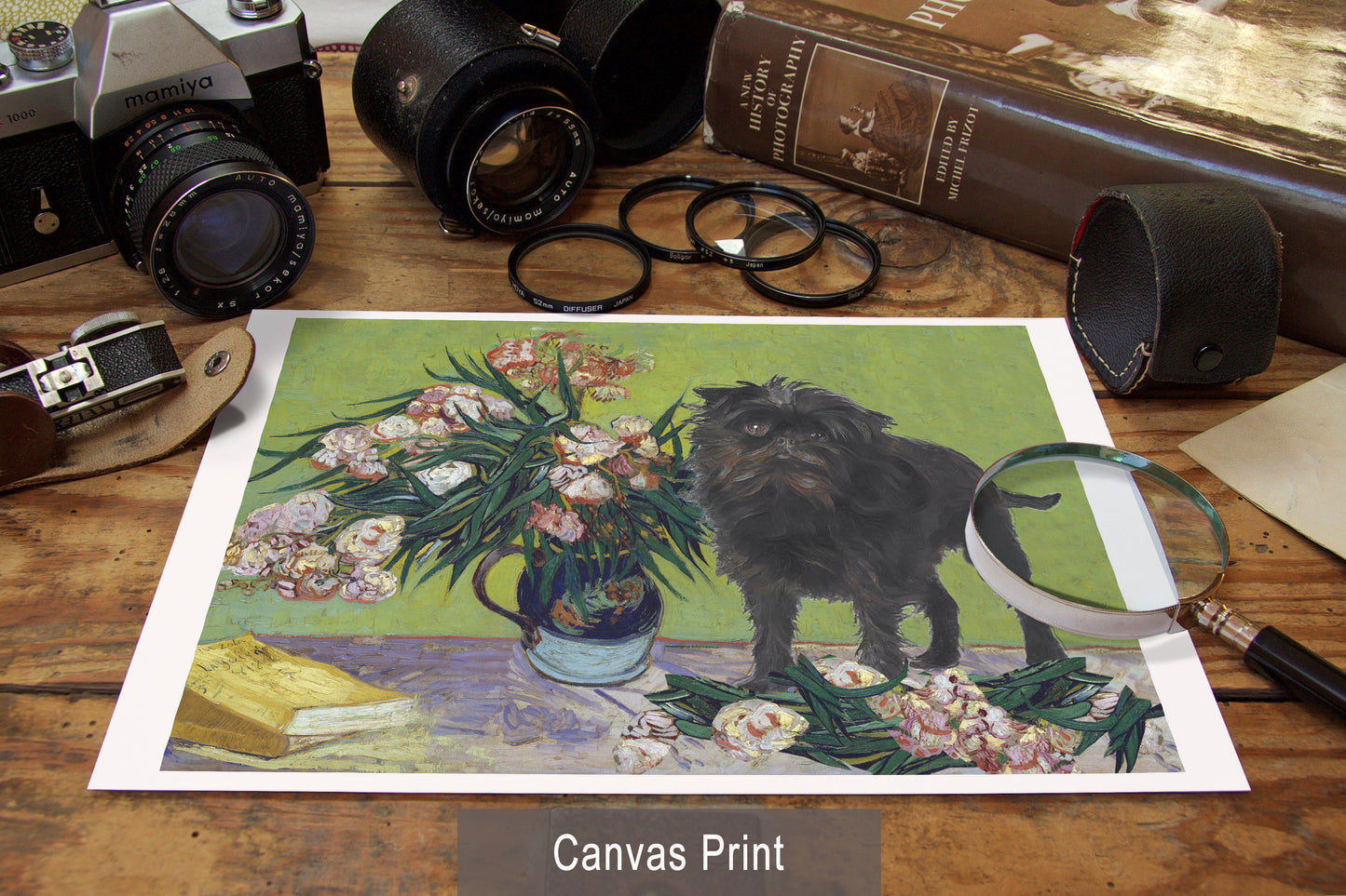 Vase Affenpinscher avec des lauriers roses et des livres Van Gogh par Nobility Dogs