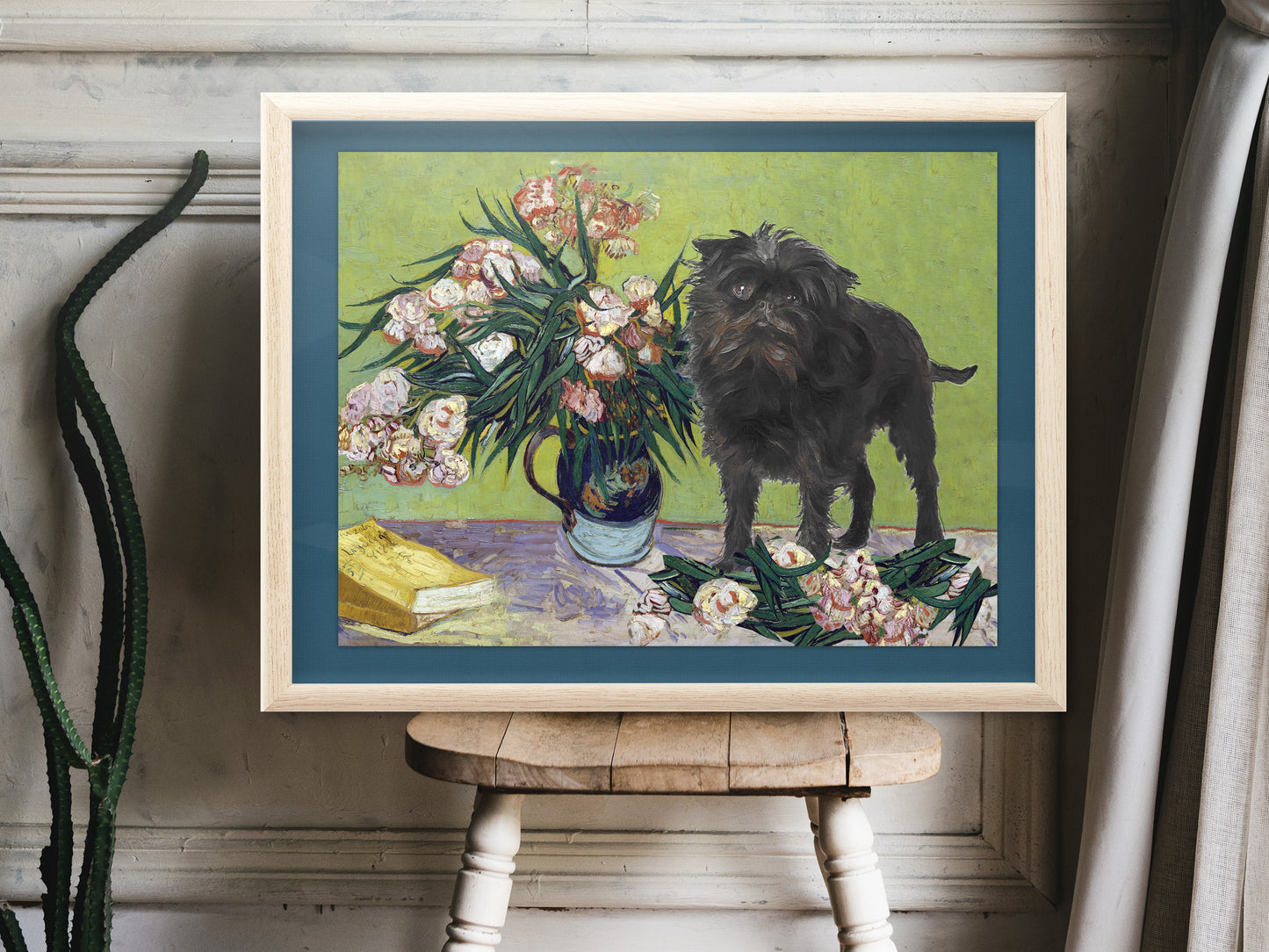 Vase Affenpinscher avec des lauriers roses et des livres Van Gogh par Nobility Dogs